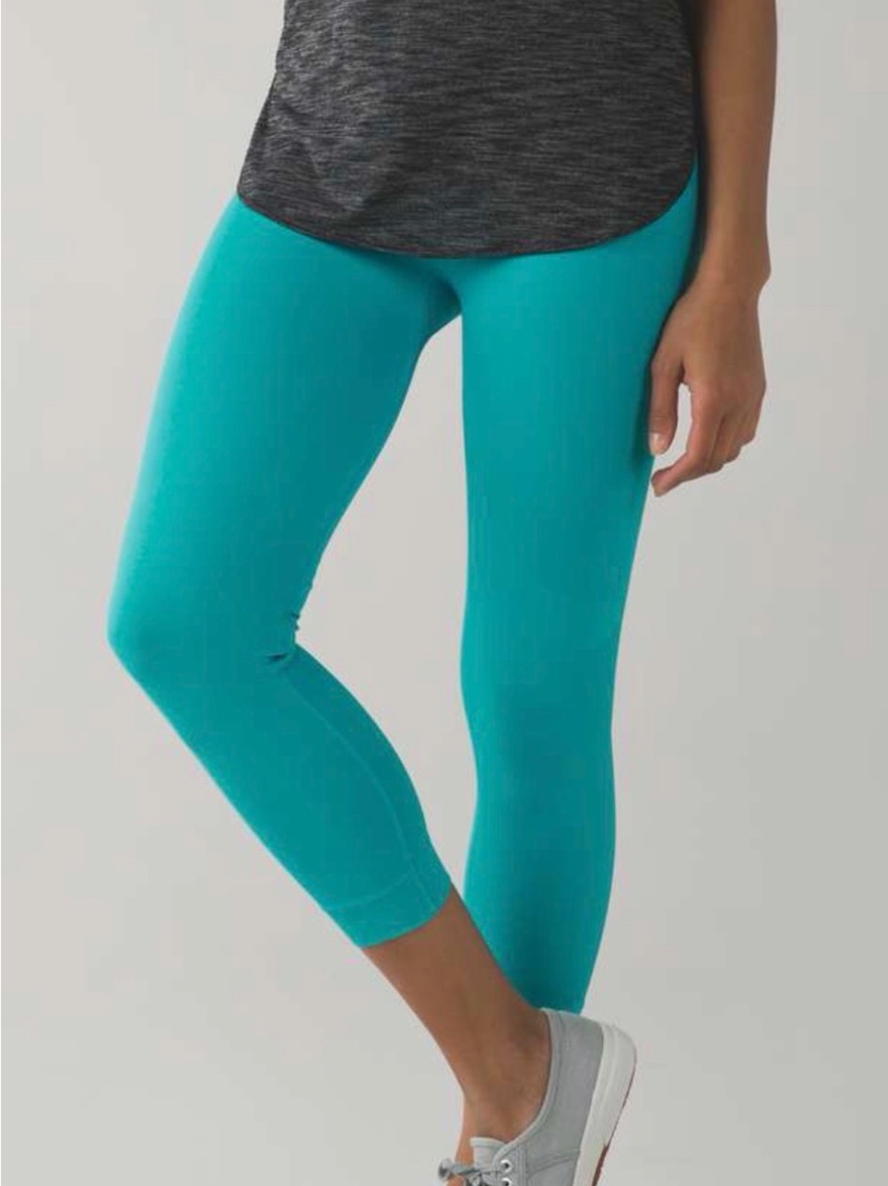 Lululemon Zone In Crop 21” Leggings Peacock Blue size 2 Seamless